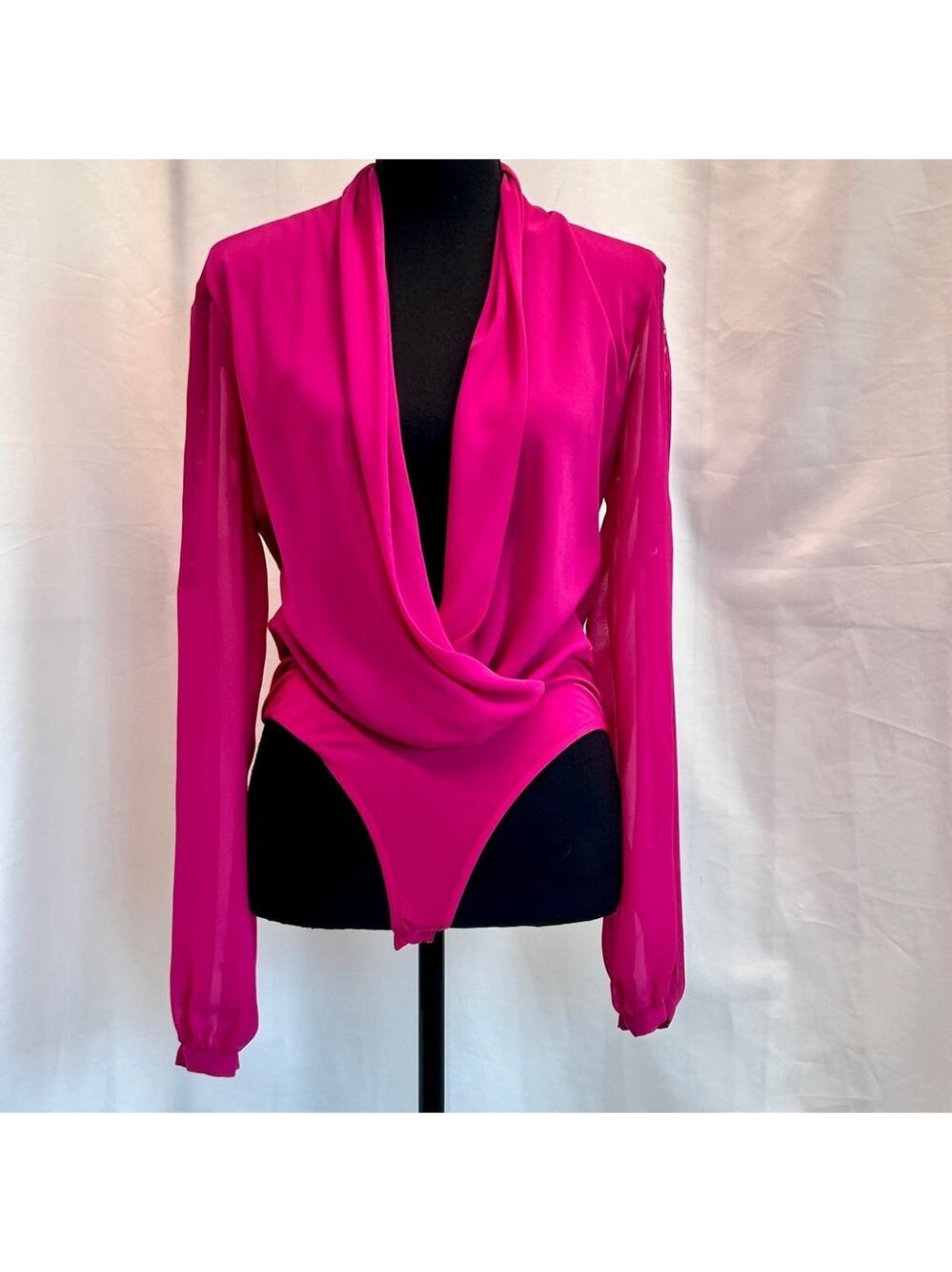 Marciano for Guess pink draped wrap V neck grommet cutout long sleeve bodysuit M - Picture 14 of 14